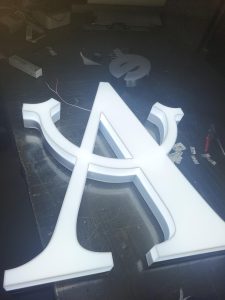 Wat zijn LED-verlichte lichtletters